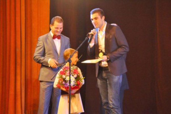 Comunitatea aromână a premiat sportivii de valoare. Halep, Samara, Fulină şi Hagi n-au putut onora evenimentul